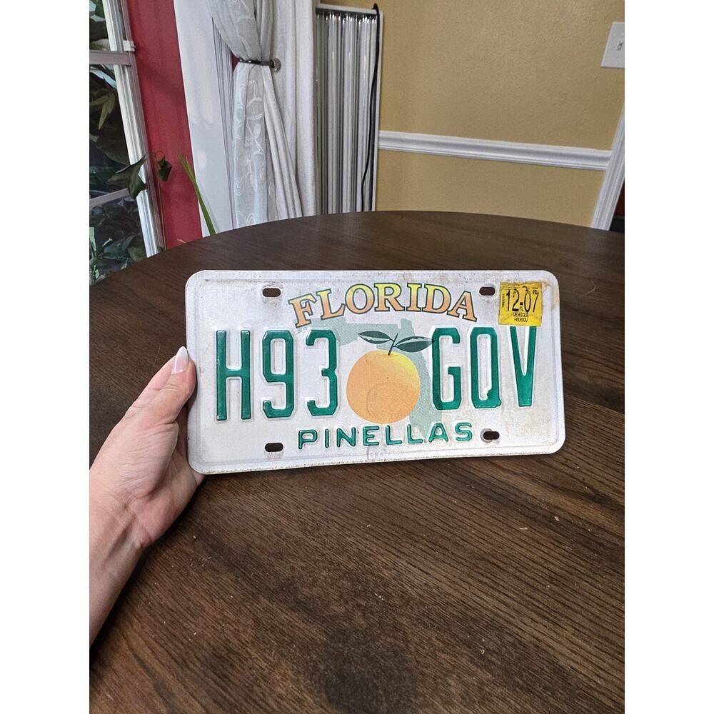 Florida PINELLAS County 2007 License Plate H93GQV Sunshine State